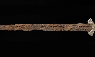 Conheça os mistérios da espada viking do Museu Histórico de Oslo.
