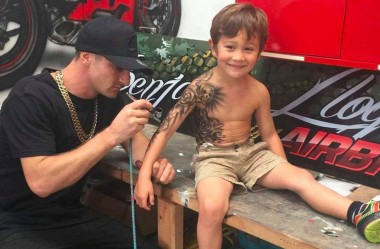 Artista Faz Tatuagens em Crianças Doentes Para Alegrar Seus Dias